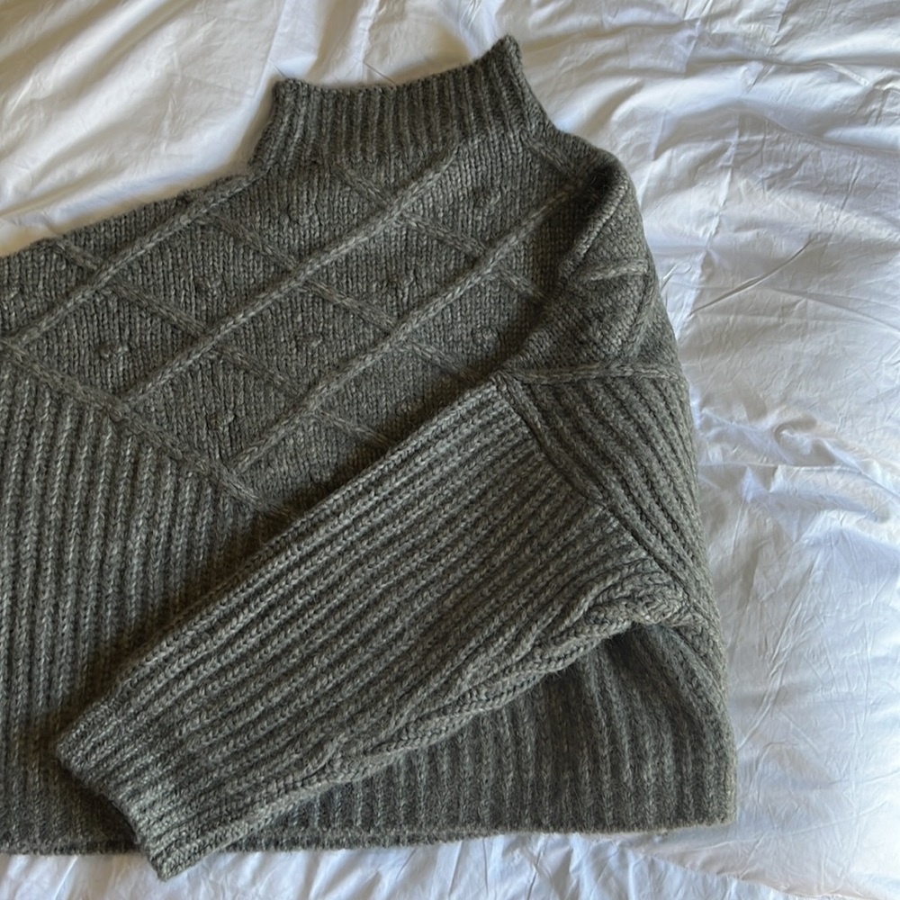 BN Lunya Sweater - Pristine